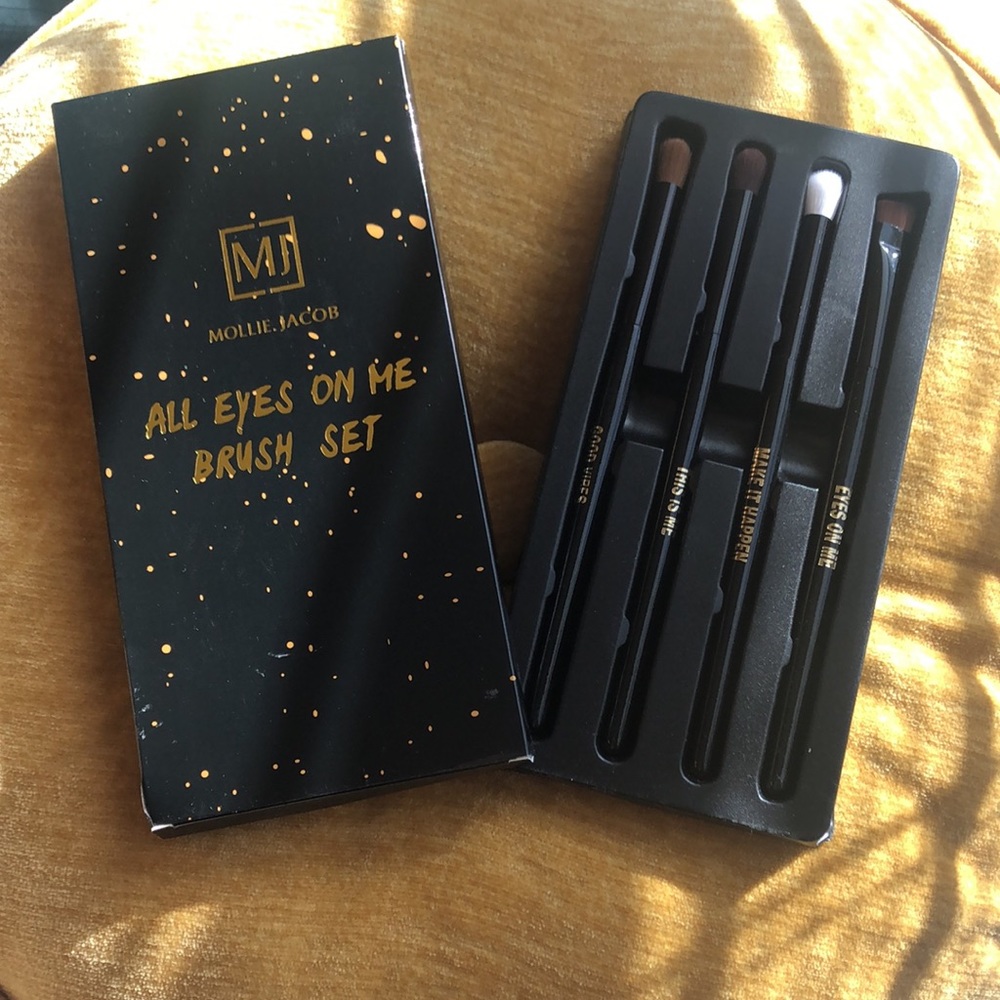 🎉Host Pick🎉NEW Mollie Jacob All Eyes On Me Brush Set